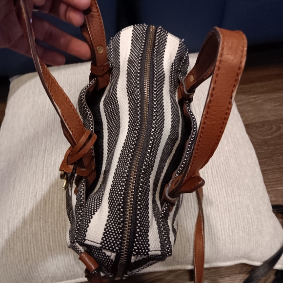 Fossil Striped Black and White Handbag with Tan Accents - Picture 5 of 6